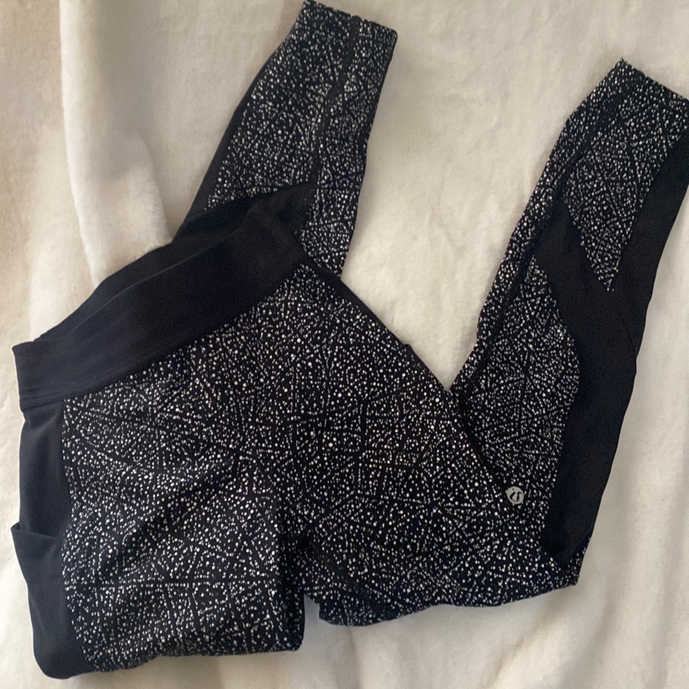 Lululemon black leggings 🖤🤍🖤